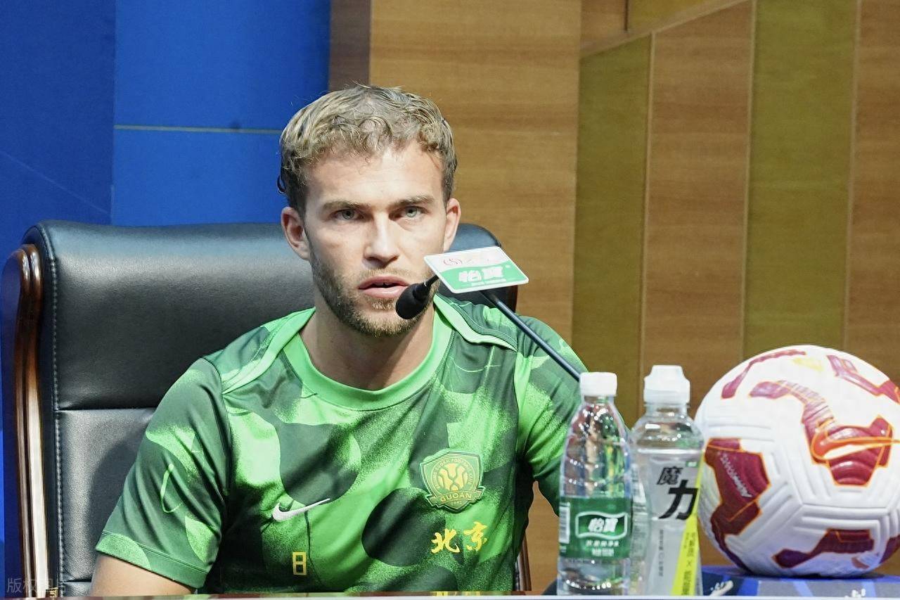 今晨北京国安备战欧篮联，造点机会细节流出，球迷炸锅，团队化学反应显著(北京国安宣布重磅续约)