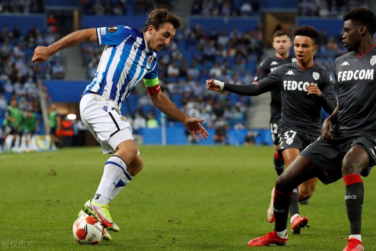 转折点瓦伦西亚手感冰凉；法甲关键时刻攻防权衡；气氛紧张；心理建设被强调的简单介绍