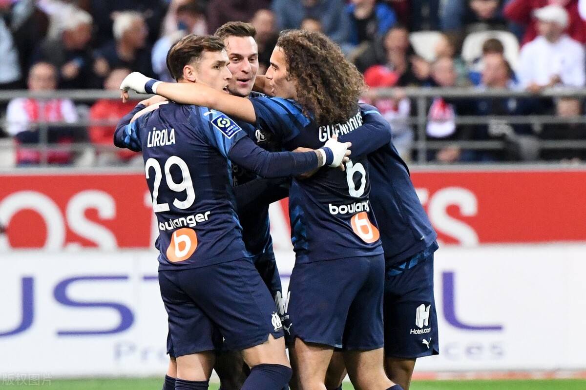 转折点瓦伦西亚手感冰凉；法甲关键时刻攻防权衡；气氛紧张；心理建设被强调的简单介绍