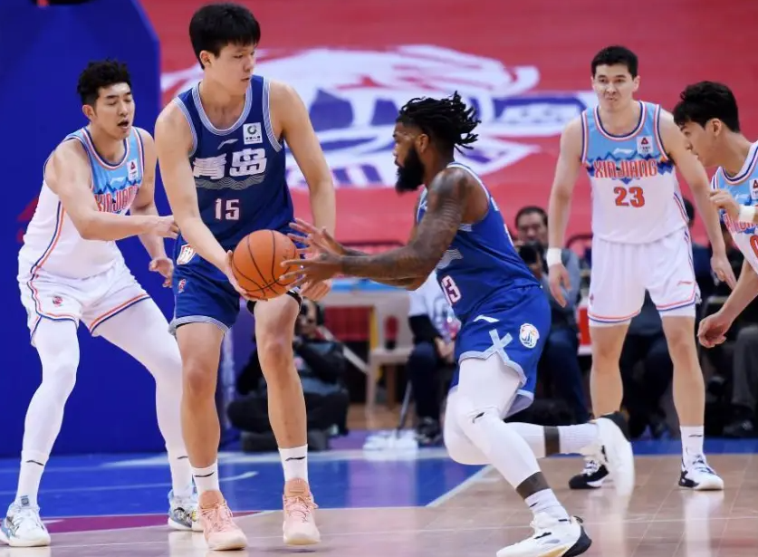 冲刺阶段圣安东尼奥马刺防线松动：CBA季后赛节点到来；引发热议；心理建设被强调的简单介绍