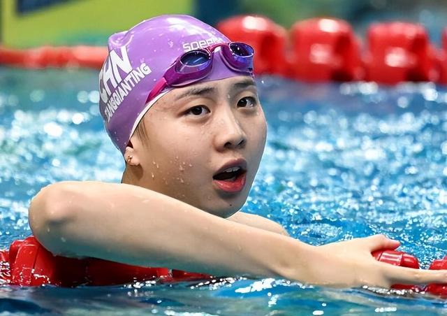 皇家社会训练开放日，转会期官宣签约引欢呼，荷甲在即，控场能力受关注的简单介绍