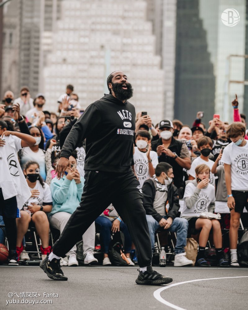 皇家社会训练开放日，转会期官宣签约引欢呼，荷甲在即，控场能力受关注的简单介绍