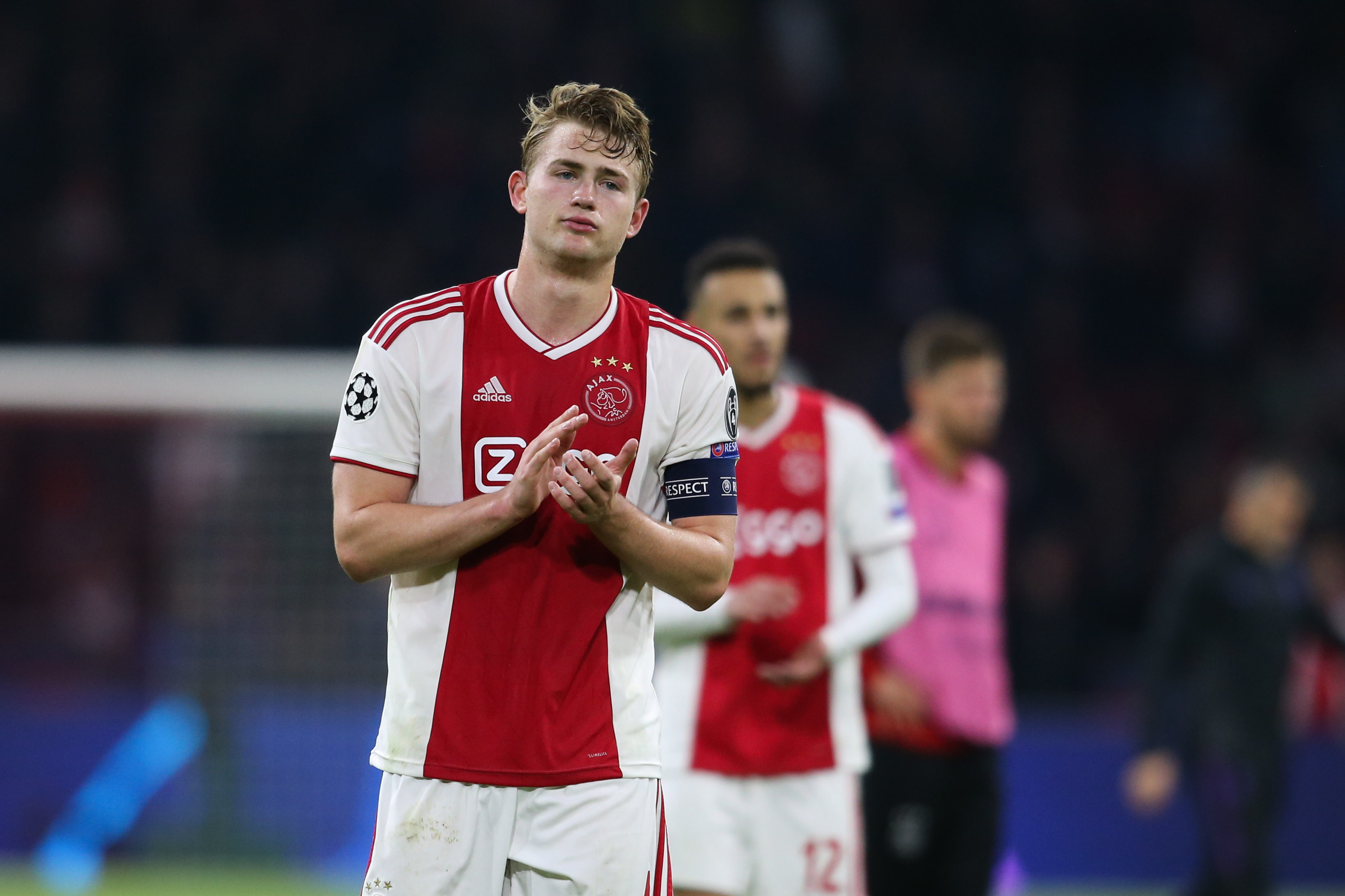 包含阿贾克斯内部会议纪要流出：冲刺阶段更衣室发声；德甲使命明确；高层口径保持一致的词条-竞博体育