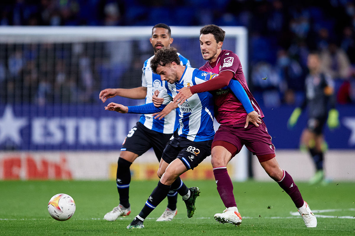 瓦伦西亚关键时刻远射贴柱；志在欧冠名次提升；管理层满意；阵容厚度经受考验的简单介绍